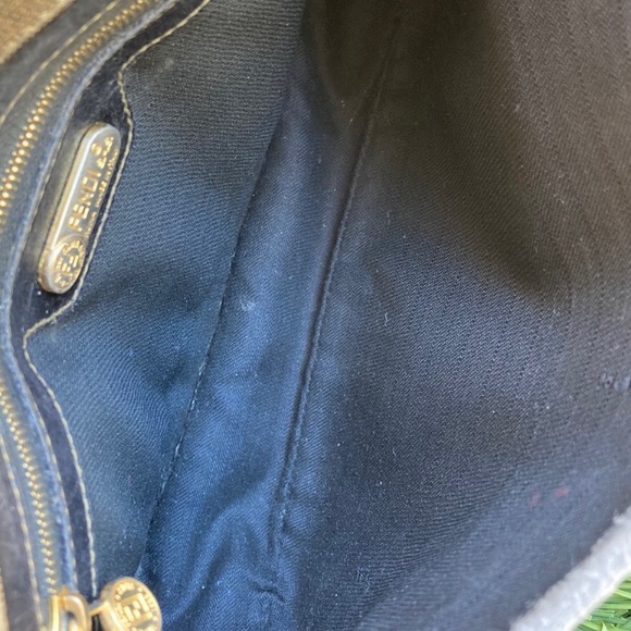 Authentic Fendi Roma Crossbody - Picture 4 of 4